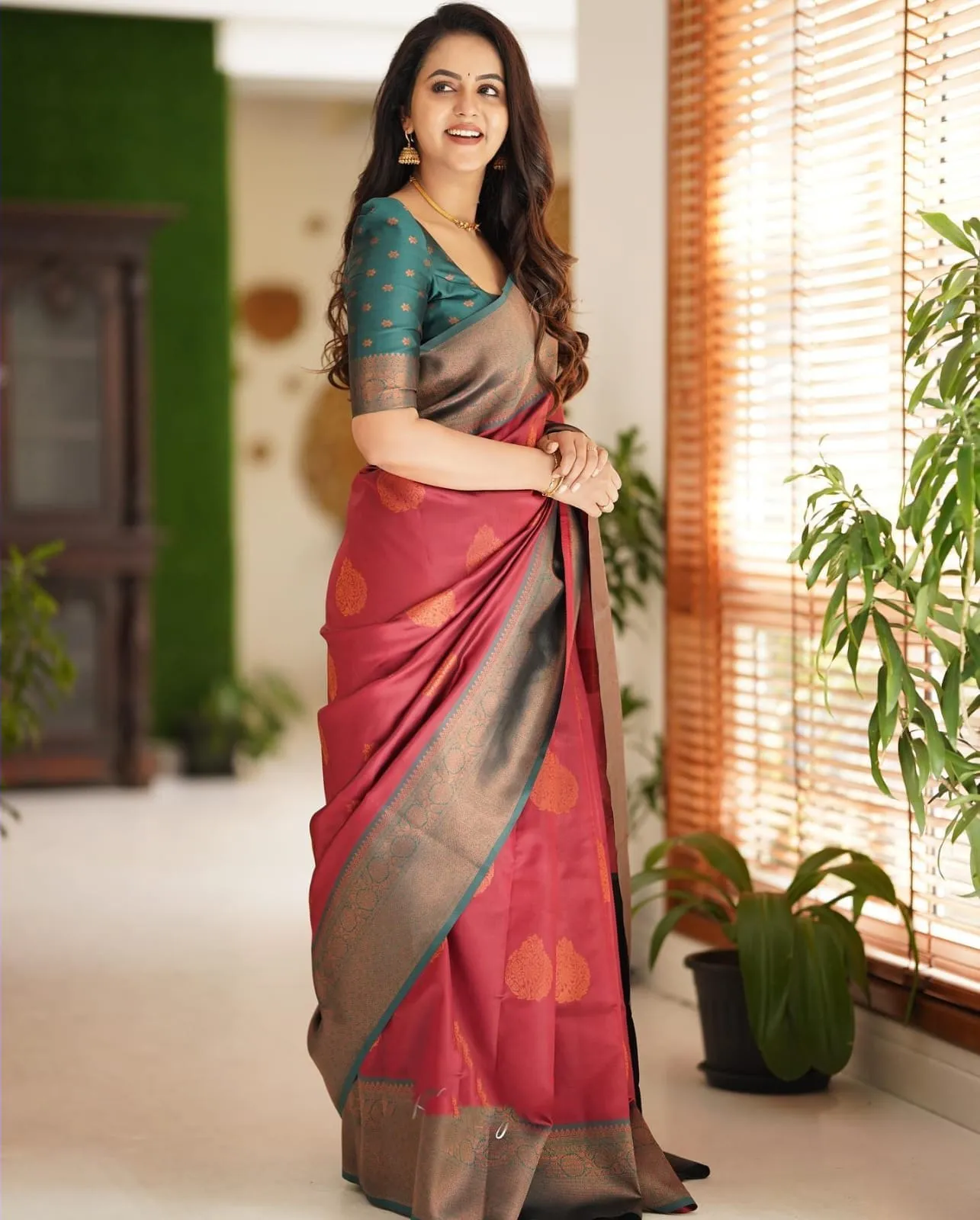 Artistic Maroon Soft Silk Saree With Splendorous Blouse Piece