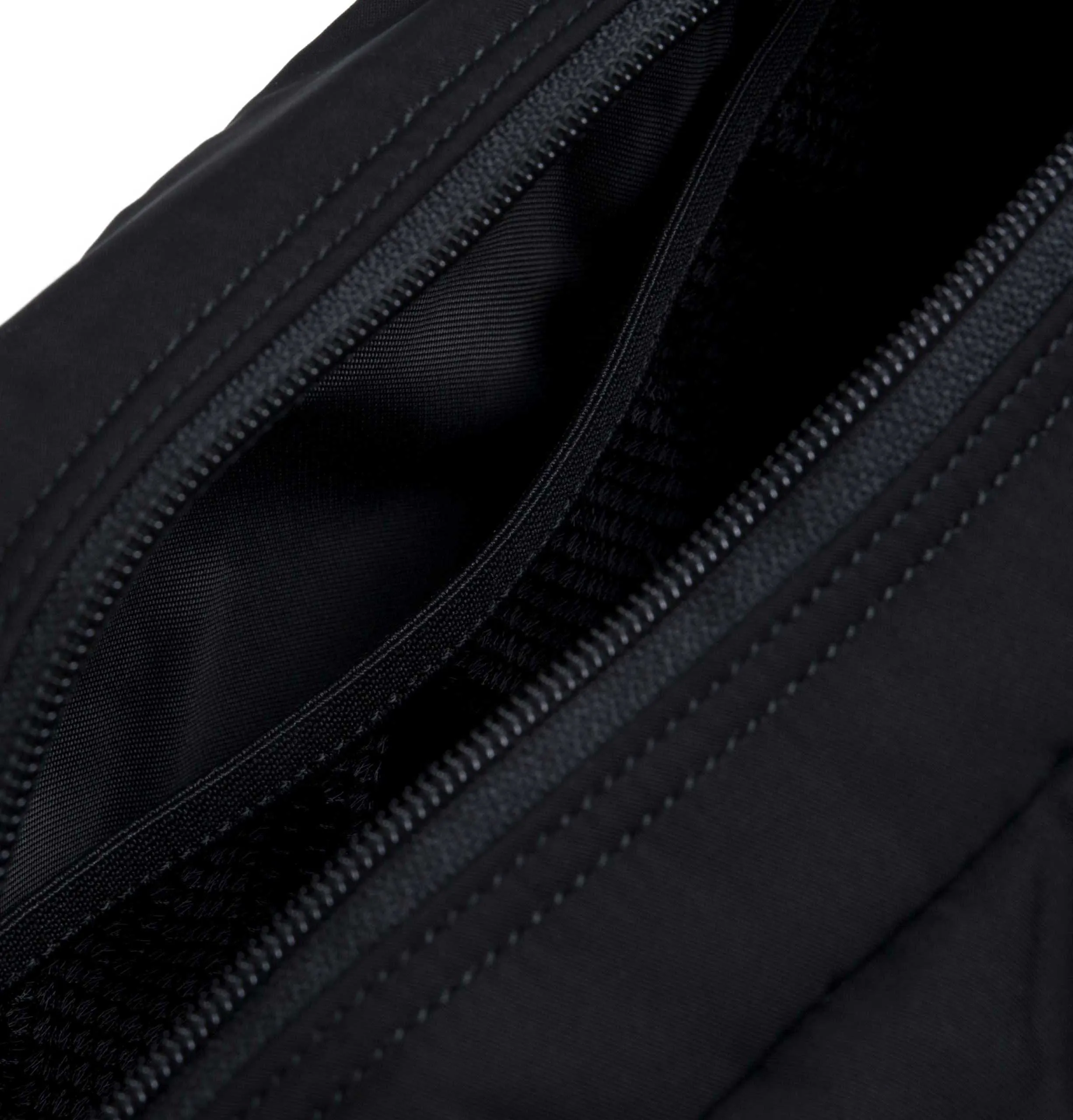 Carhartt WIP Military Hip Bag – Black/Black