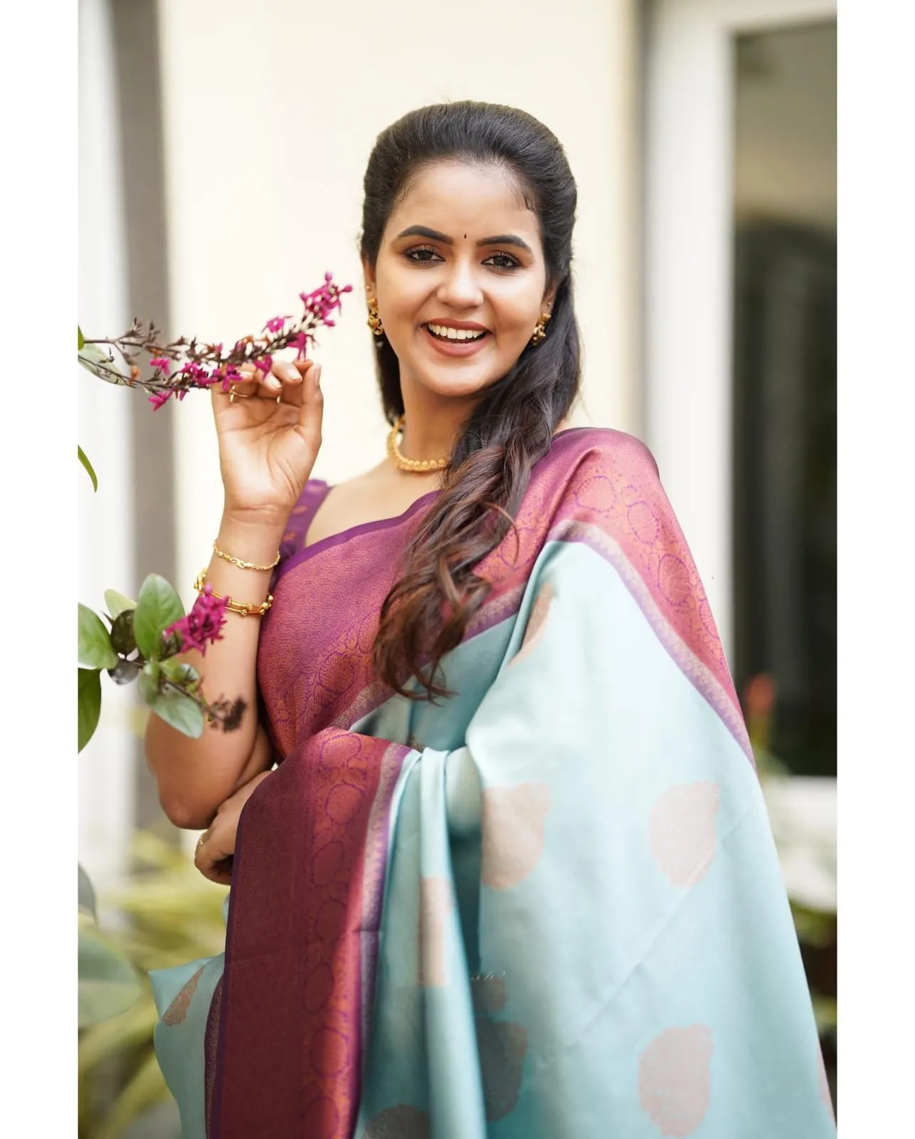 Sempiternal Sky Soft Silk Saree With Denouement Blouse Piece